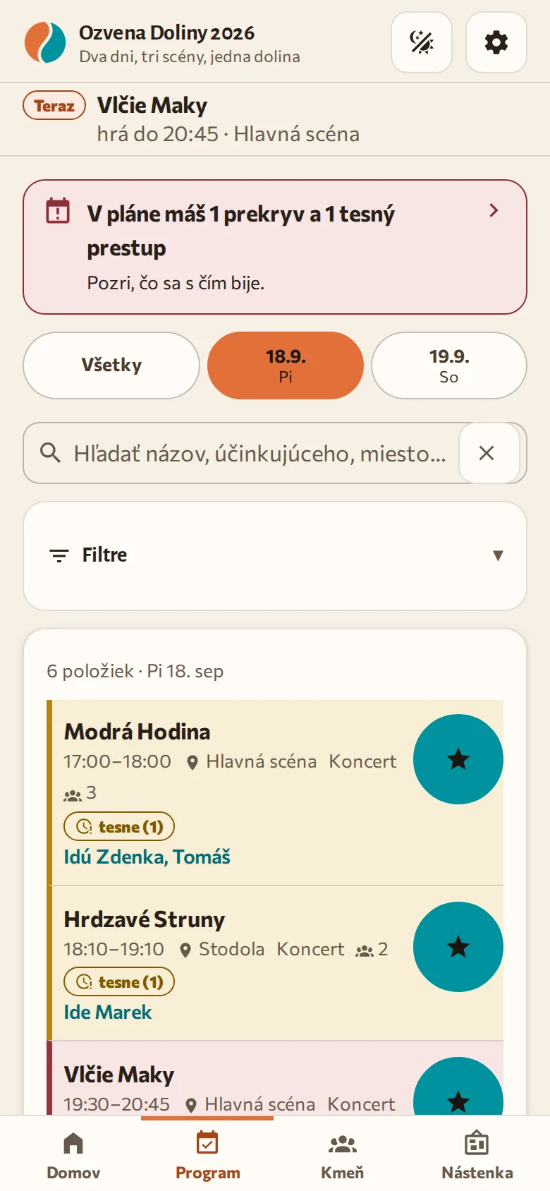 Program akcie v terakotovo-tyrkysovej palete s kruhovou značkou v hlavičke.